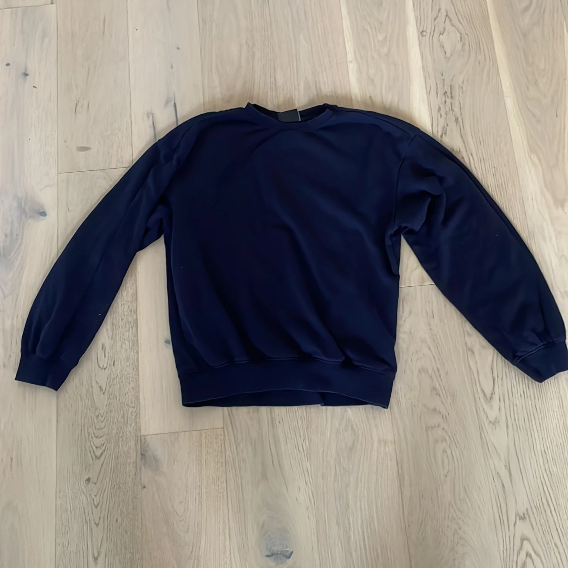 Mörkblå sweatshirt från H&M XS