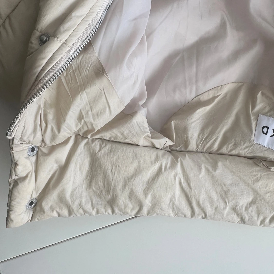 Beige pufferjacka från NA-KD - 2