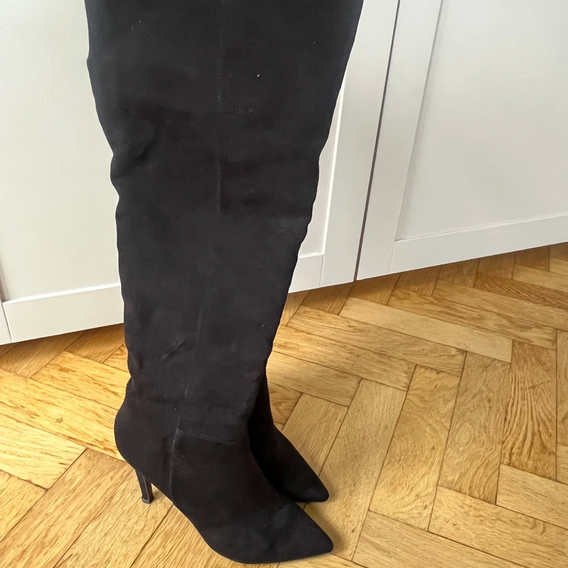 Svarta höga stövlar med klack - 1