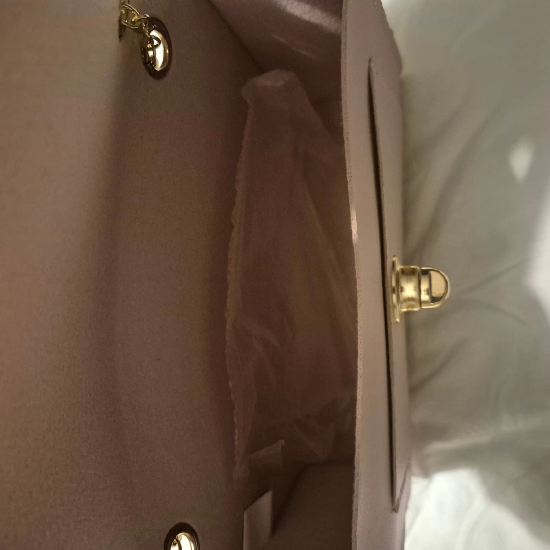 Ljusrosa axelväska med guldkedja - 3