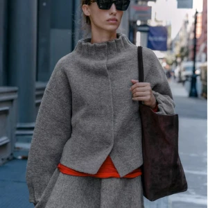 Stickad jacka! - Så fin tjock stickad jacka från Zara, inte använd! Nypris 699