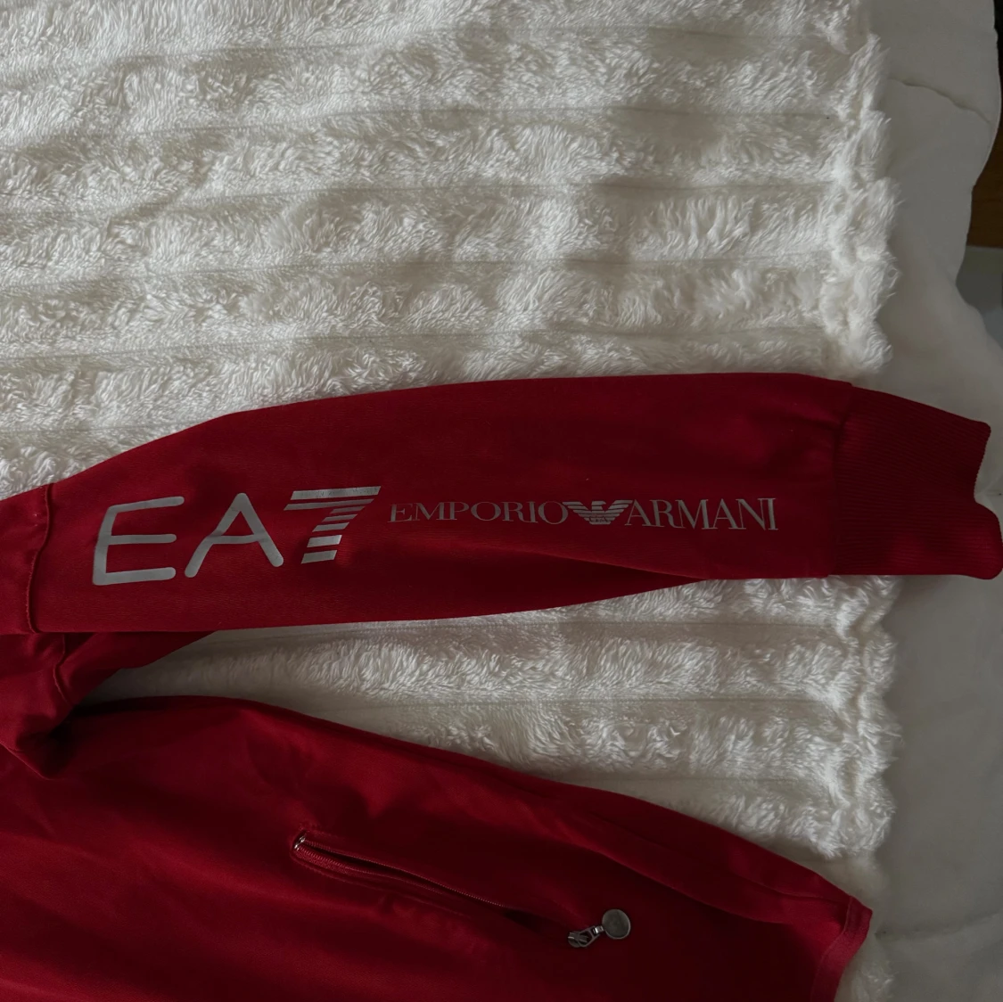 Röd EA7 vindjacka med huva - 2