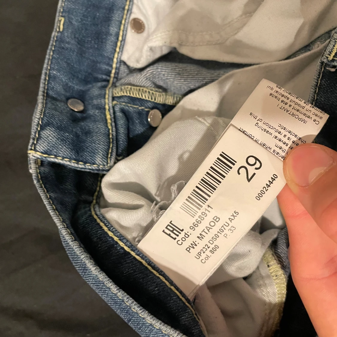 Ljusblå jeans från dondup med fabrikslitningar - 3