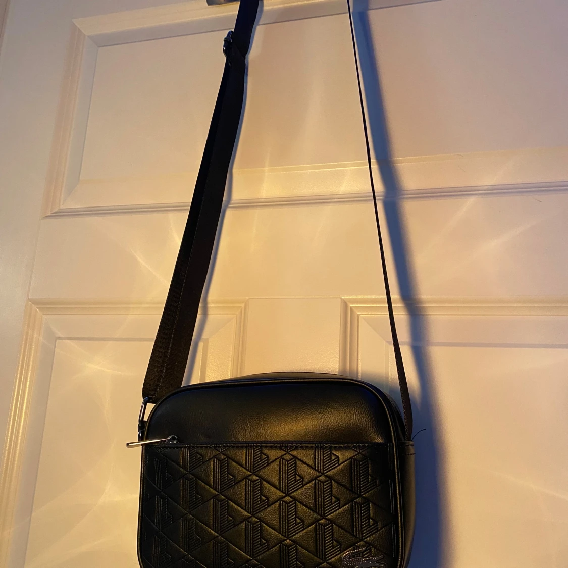 Svart axelväska från Lacoste