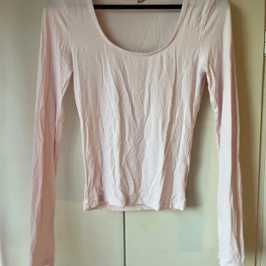 Soft touch topp  - En soft touch topp från Gina tricot, lappen är avklippt men har aldrig använt de .