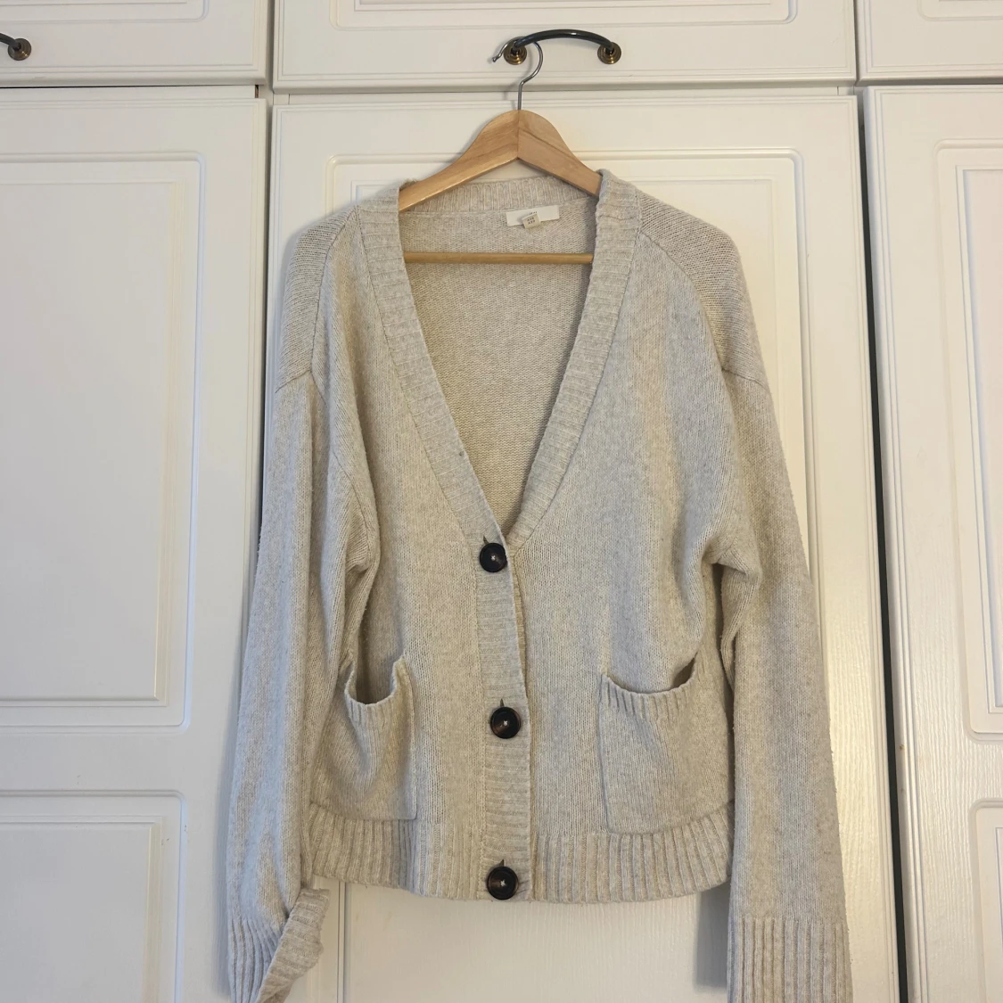 Beige stickad kofta från H&M💕💕 - 1