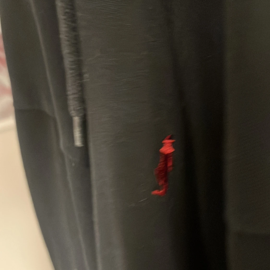 Svart hoodie från MCS med röd logga - 4