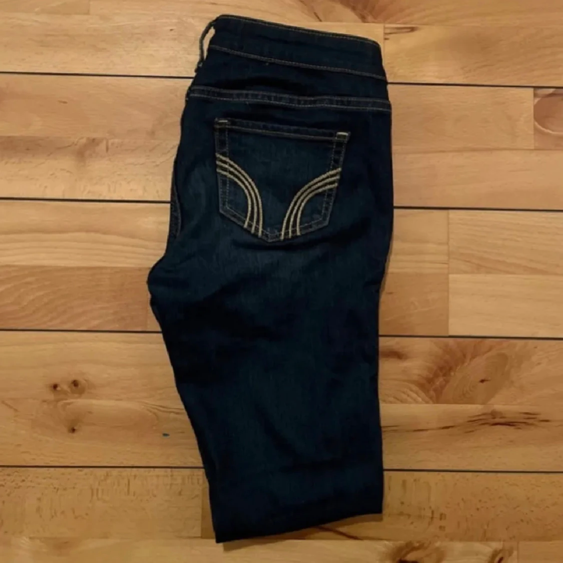 Mörkblå jeans från Hollister