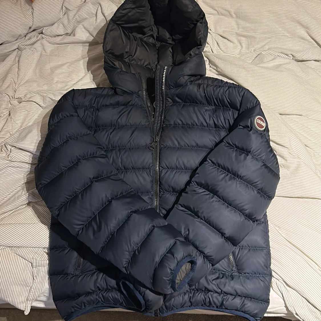 Mörkblå Colmar pufferjacka med huva - 4