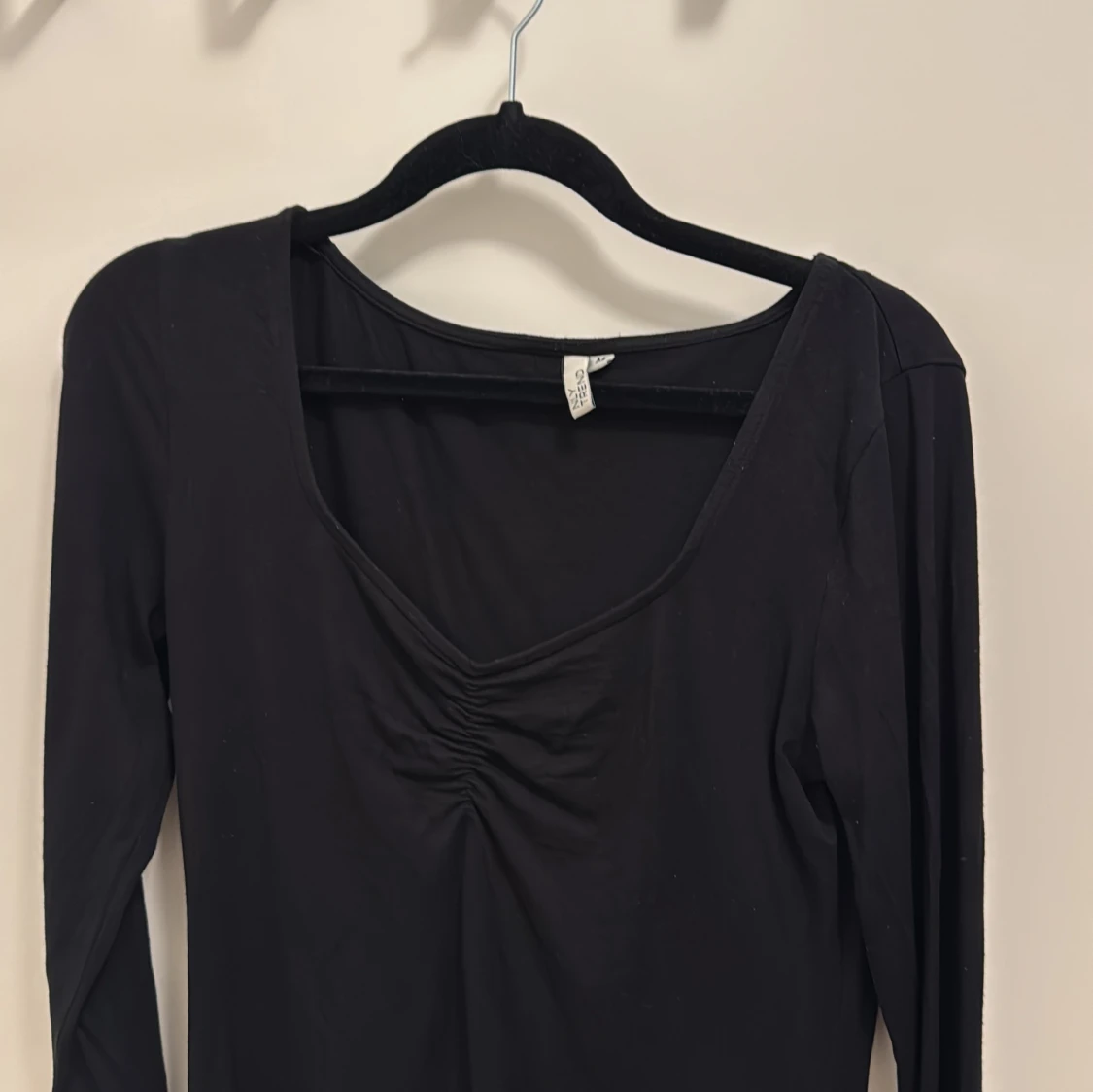 Svart långärmad topp från NLY Trend - 1