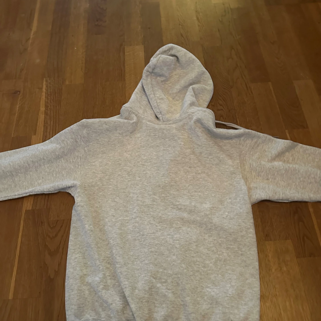 Grå hoodie från bvaldi  - 3