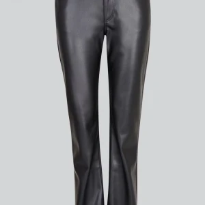 Svarta skinnbyxor från BikBok, strl 38 - Snygga svarta skinnbyxor från BikBok i storlek 38. Byxorna har raka ben, klassisk femficksdesign och stängs med dragkedja och knapp. Perfekta för dig som vill ha en edgy look med stilren känsla.