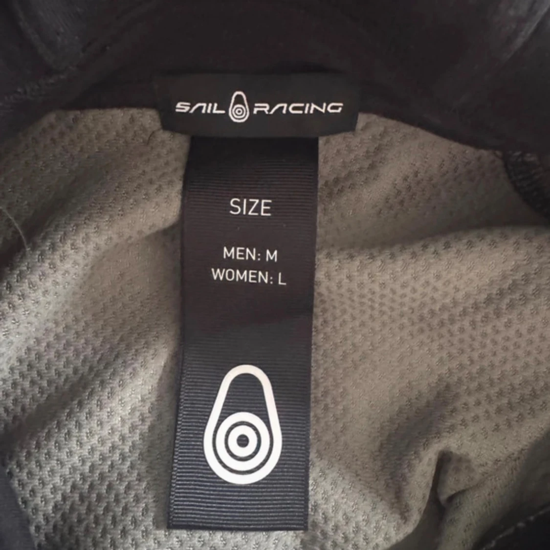 Svart hoodie från Sail Racing - 2