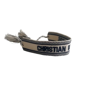 Christian dior armband - Helt ny dior armband. Fraktar inom 24 timmar. Oanvänd. Bästa kvalité ute på marknaden