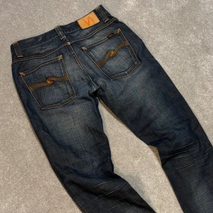 Nudie Jeans - Nudie Jeans | Modell: Slim Jim | Skick 8/10 bra | *Lagning gren (se bild 5) | Nypris ca 2500kr | Mitt pris 999kr  | Midjebredd: 40cm Ytterbenslängd: 103cm | Kom gärna pm vid frågor eller funderingar | Postas eller möts upp i Gävle!
