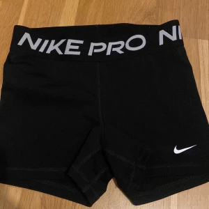 Nike Pro - Nike Pro shorts, storlek S