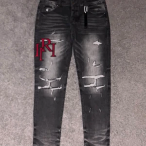 Jeans A - Hej säljer nu mina svarta A jeans. Riktigt fetta. Storlek W36. 