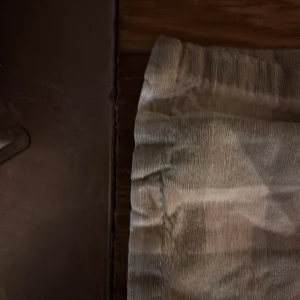 Beige manchesterkjol med struktur - Hej