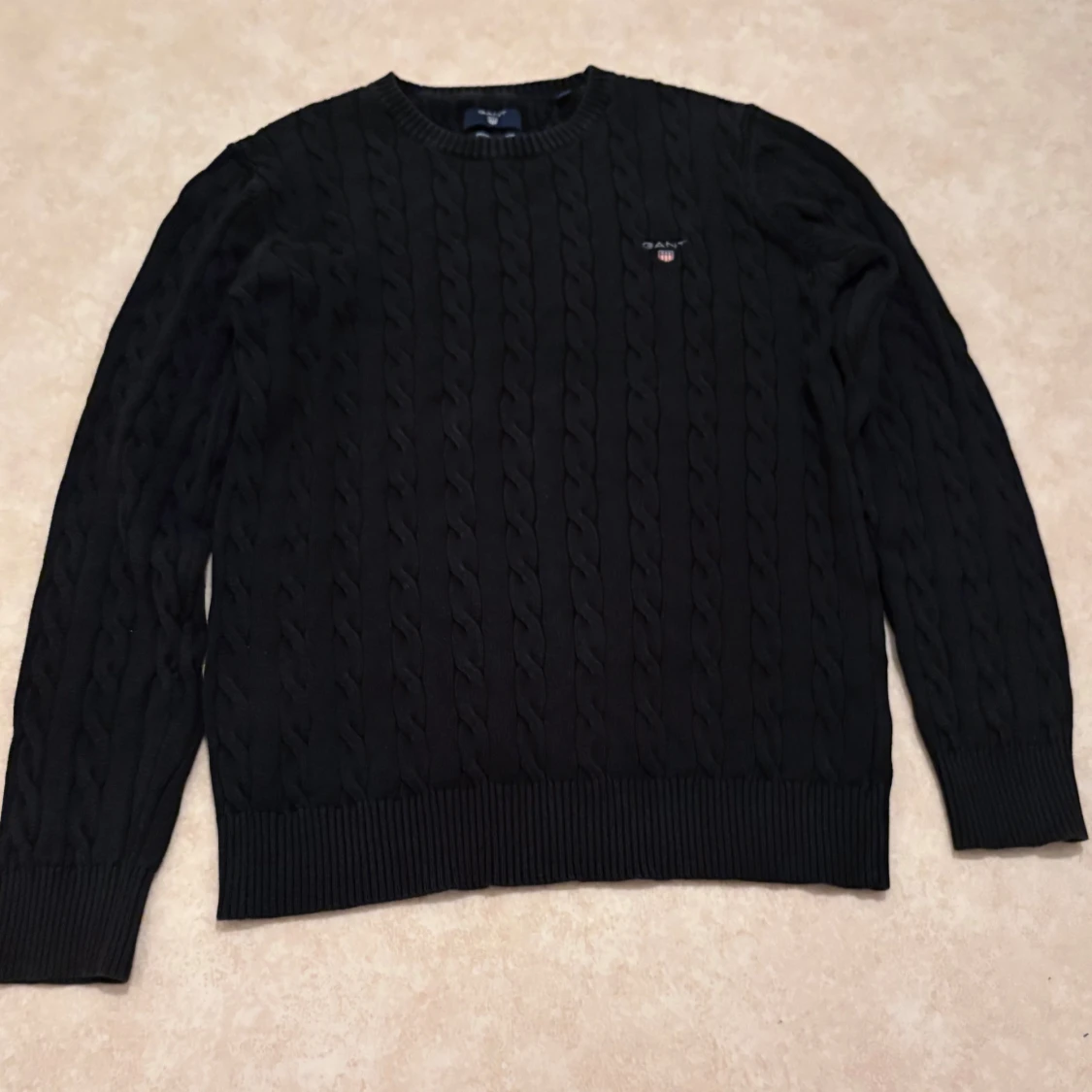 Svart kabelstickad tröja från Gant