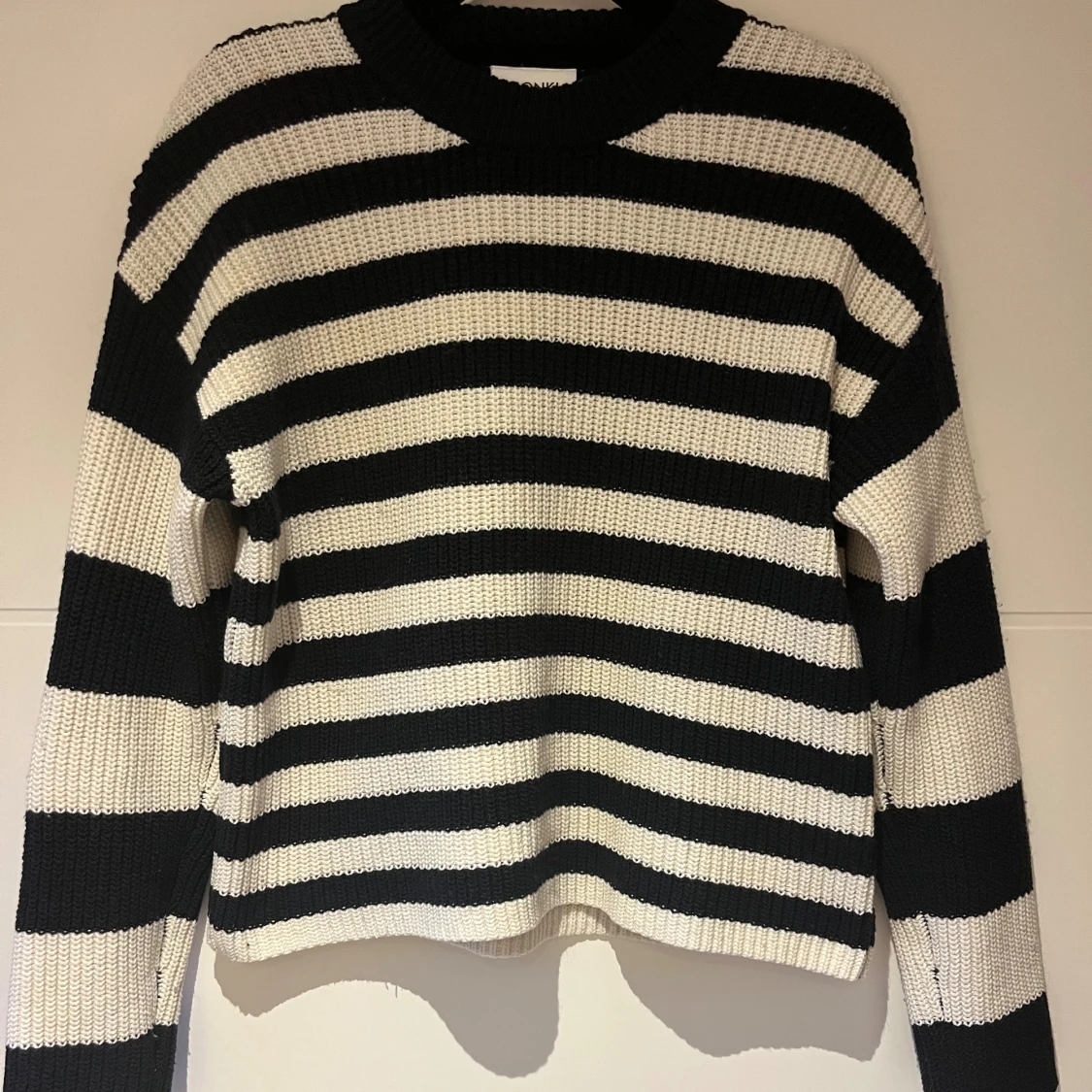 Randig stickad tröja från Monki XS