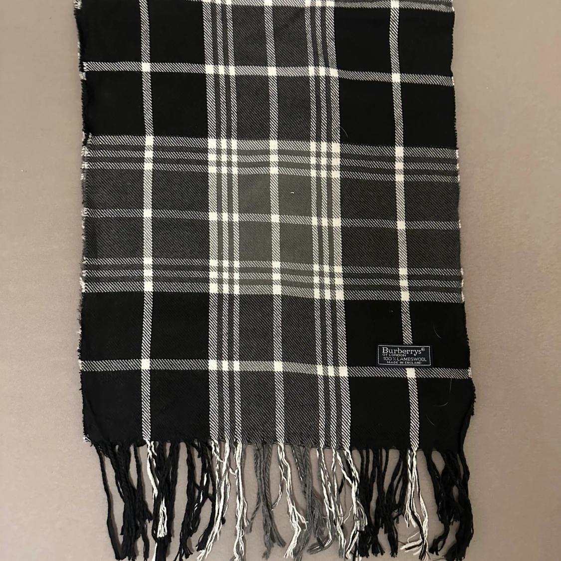 Svartvit rutig halsduk från Burberrys