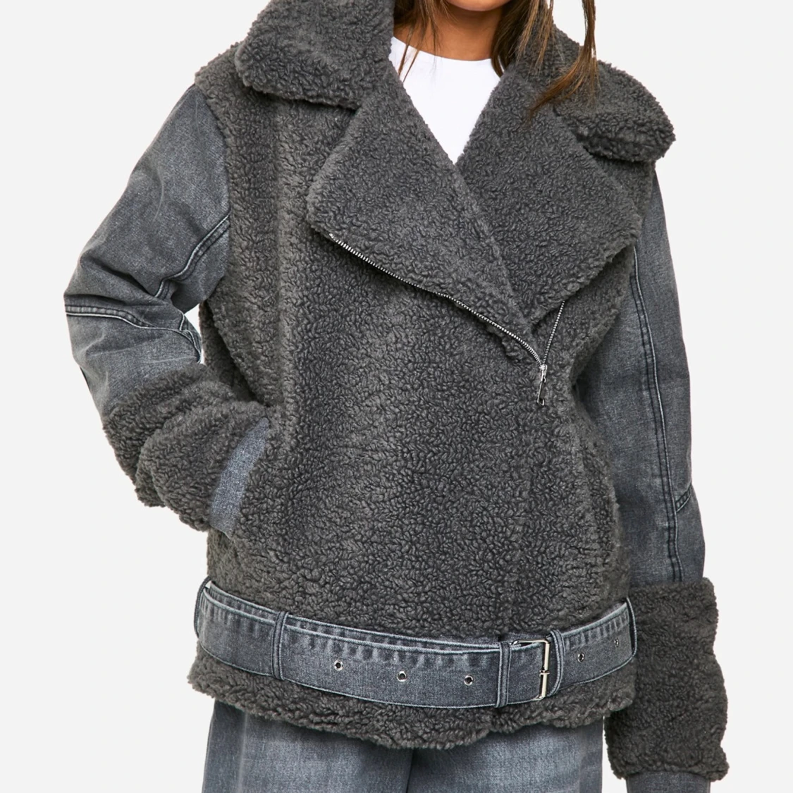 Grå teddyjacka med jeansdetaljer