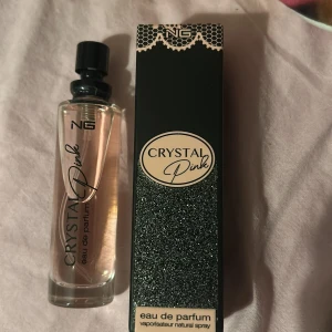 Crystal pink från ng - En super fräsch doft!Änvänd max två gånger.💓