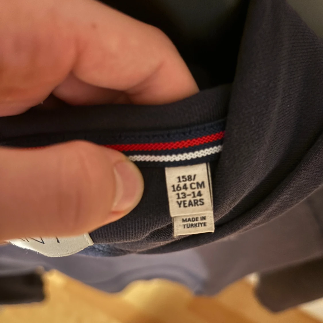 Mörkblå hoodie från Gant - 1