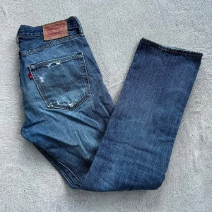 Levis Jeans - Snygga levis jeans, snygga slitnigar