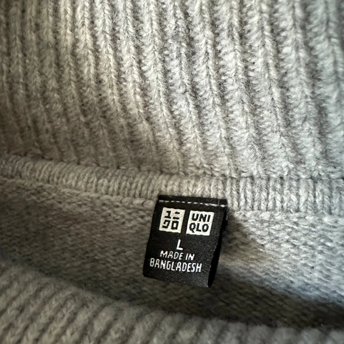 Grå polotröja i ull från Uniqlo - 2