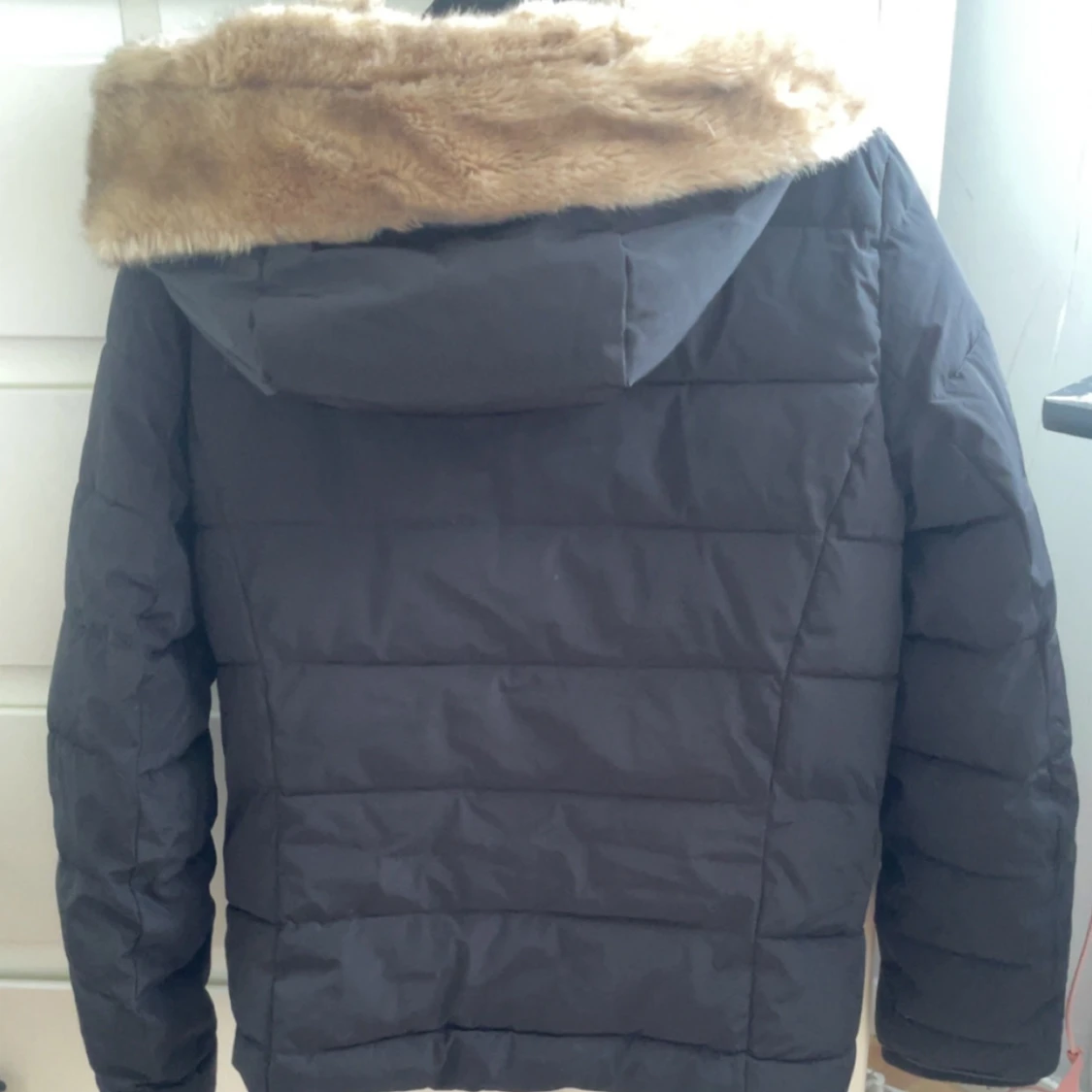 Svart pufferjacka  - 1