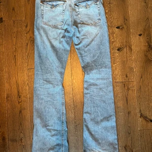 Junkyard - 🏷️ Brand: Junkyard 📐 Size: S 🎨 Color: Light blue  🧵 Material: 100% Cotton 👕 Fit: Bootcut 📏 Length: Regular ⭐ Condition: Slight signs of wear ⚠️ Defects: None