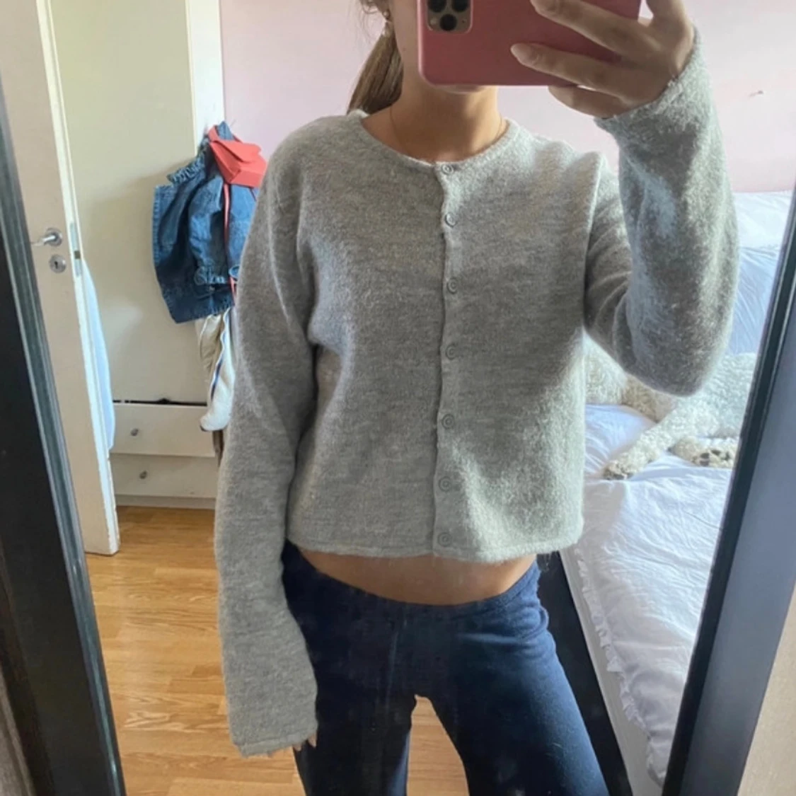 Grå stickad kofta