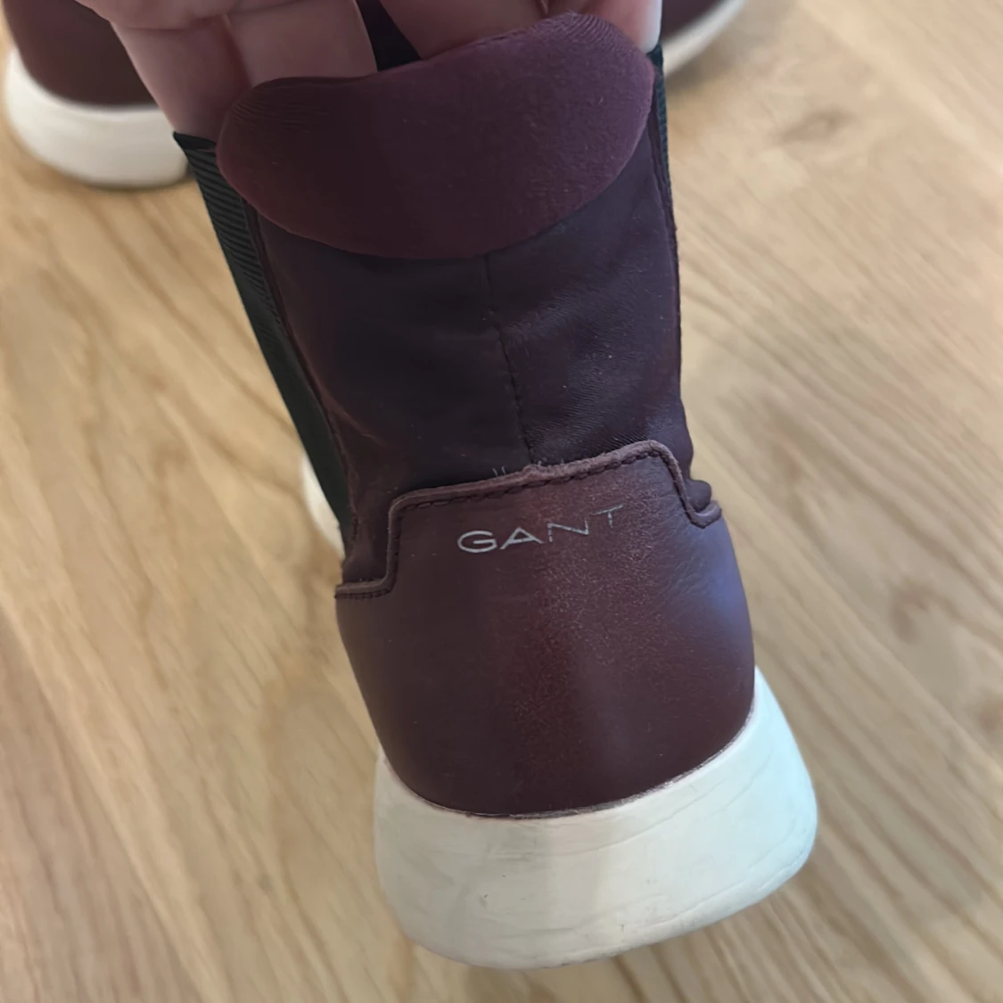 Vinröda chelsea boots från Gant - 1