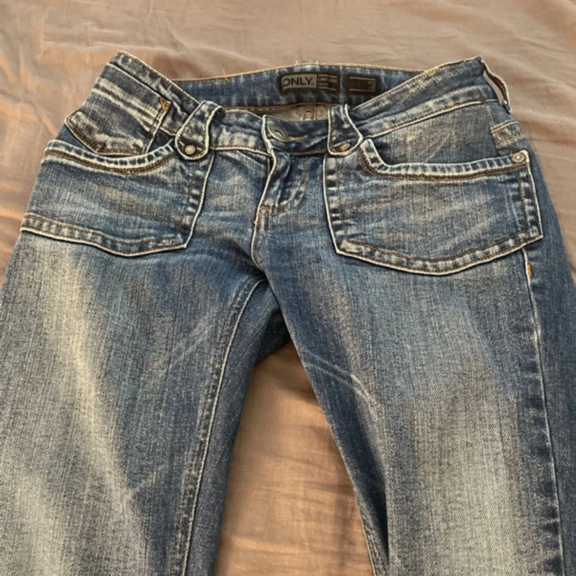 Blå bootcut jeans från Only W27  - 90
