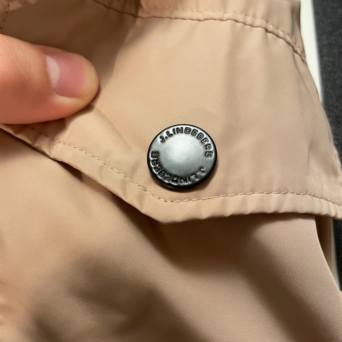Beige vindjacka från J.Lindeberg M - 2