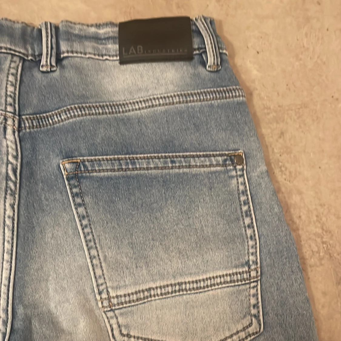 Ljusblå relaxed fit jeans från LAB Industries - 2