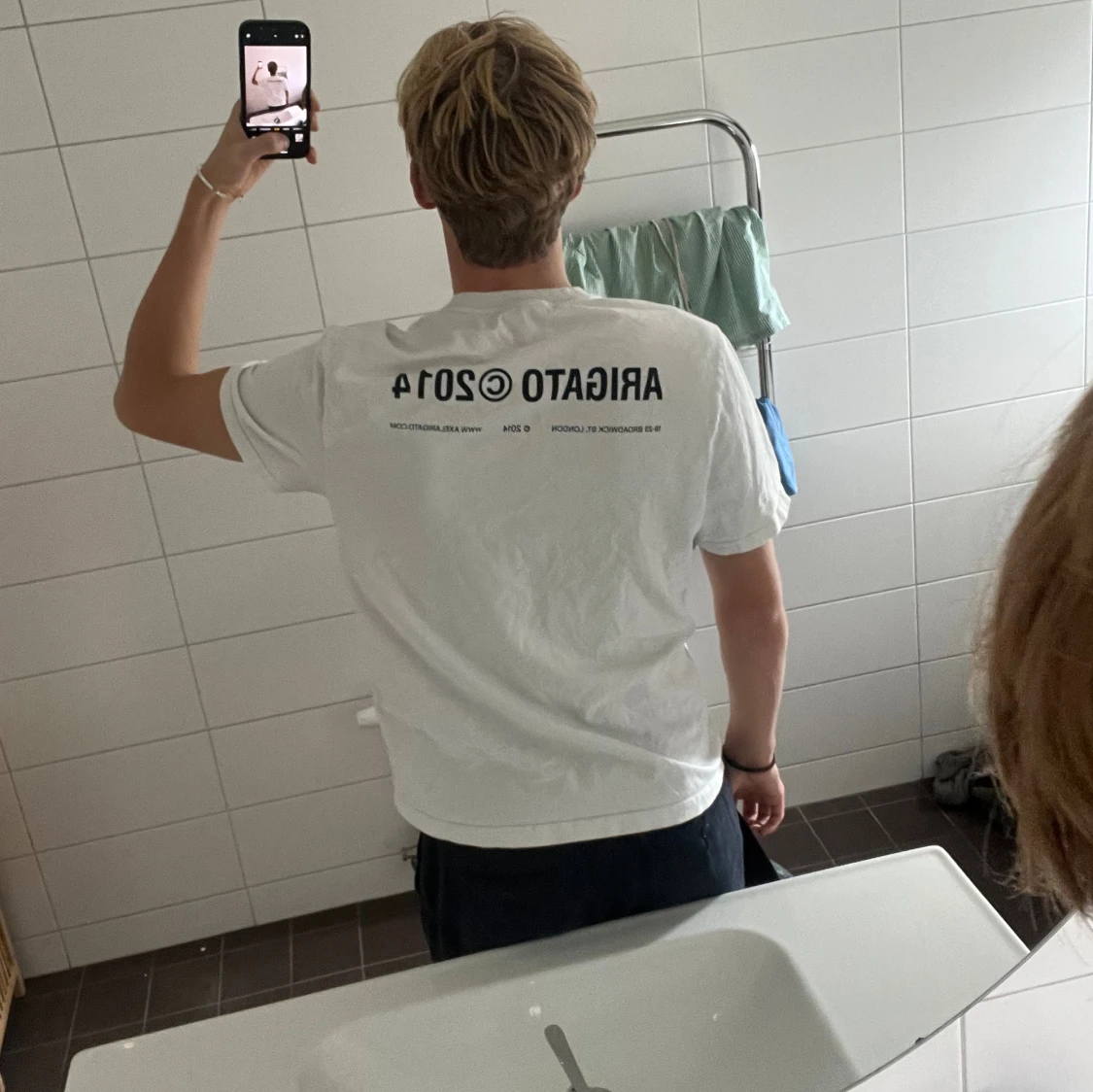Vit t-shirt från Axel Arigato  - 1