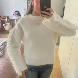 Mohair tröja, arket  - Säljer denna snygga tröja❤️ använd få tal gånger❤️ volanger på ärmarna. Kom gärna med prisförslag 