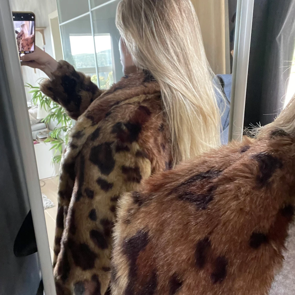 Leopardmönstrad pälsjacka - 1