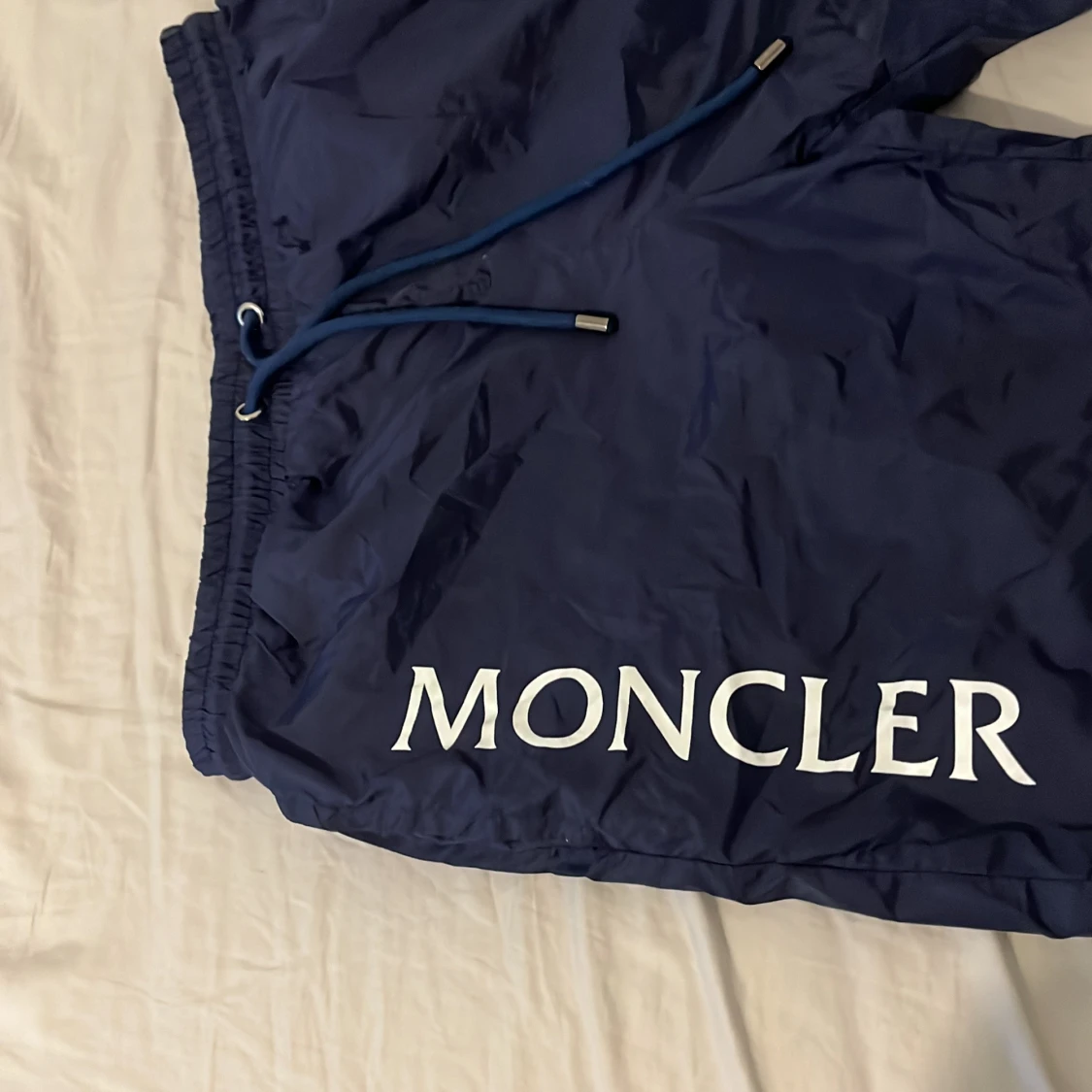 Marinblå Moncler shorts med snörning - 1