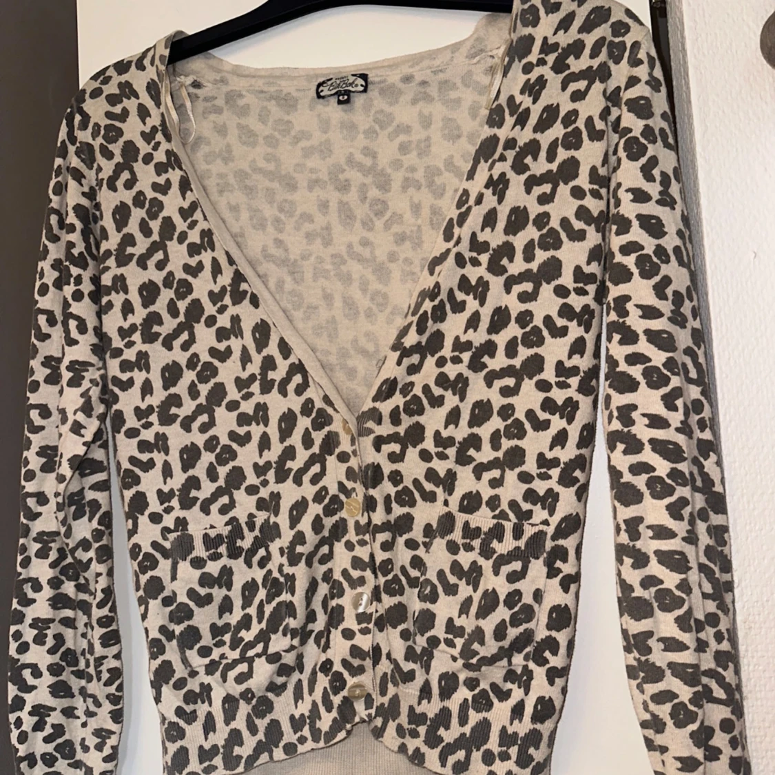 Leopardmönstrad kofta