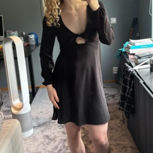 Klänning - Svart klänning från h&m💕