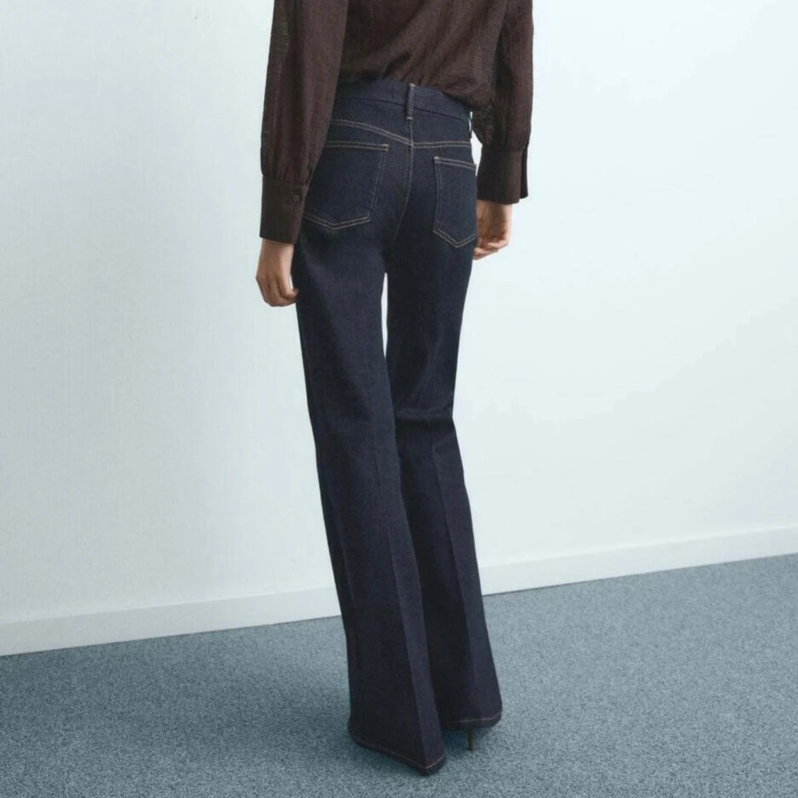 Mörkblå bootcut jeans med hög midja - 2