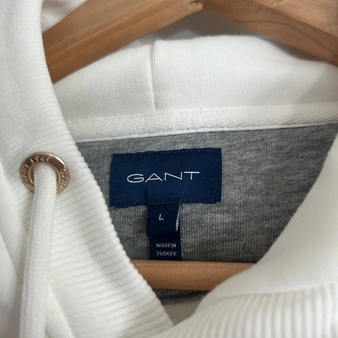 Vit hoodie från GANT med tryck - 2