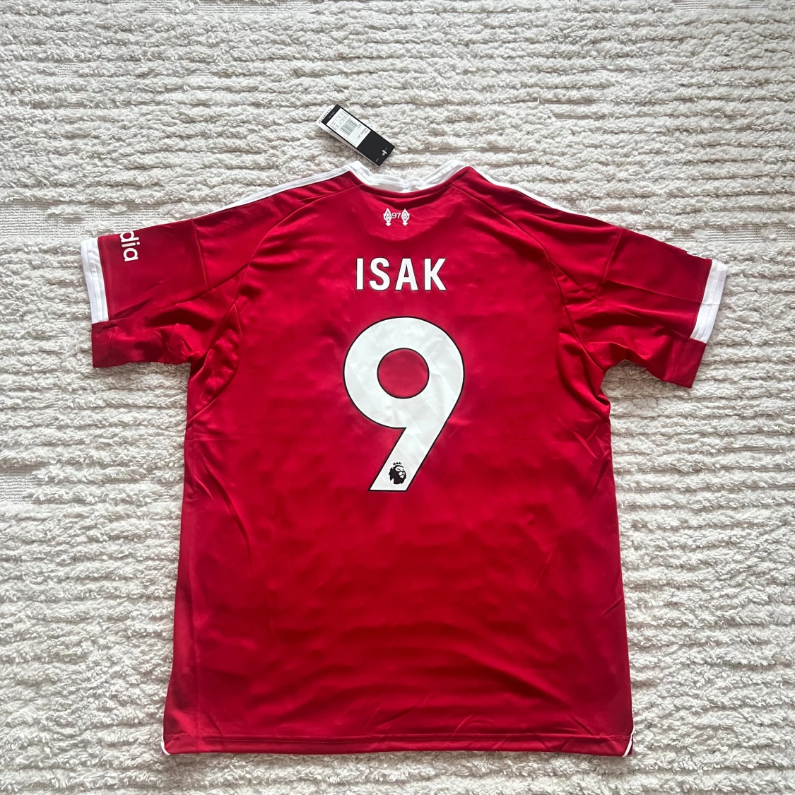 Isak Liverpool home jersey 25/26