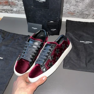 Saint Laurent Sneakers - Mycket bra skick, inga defekter! Nypris ca 7000kr. Storlek 40,5/41.  Dustbag medföljer . Skriv för mer information🤝