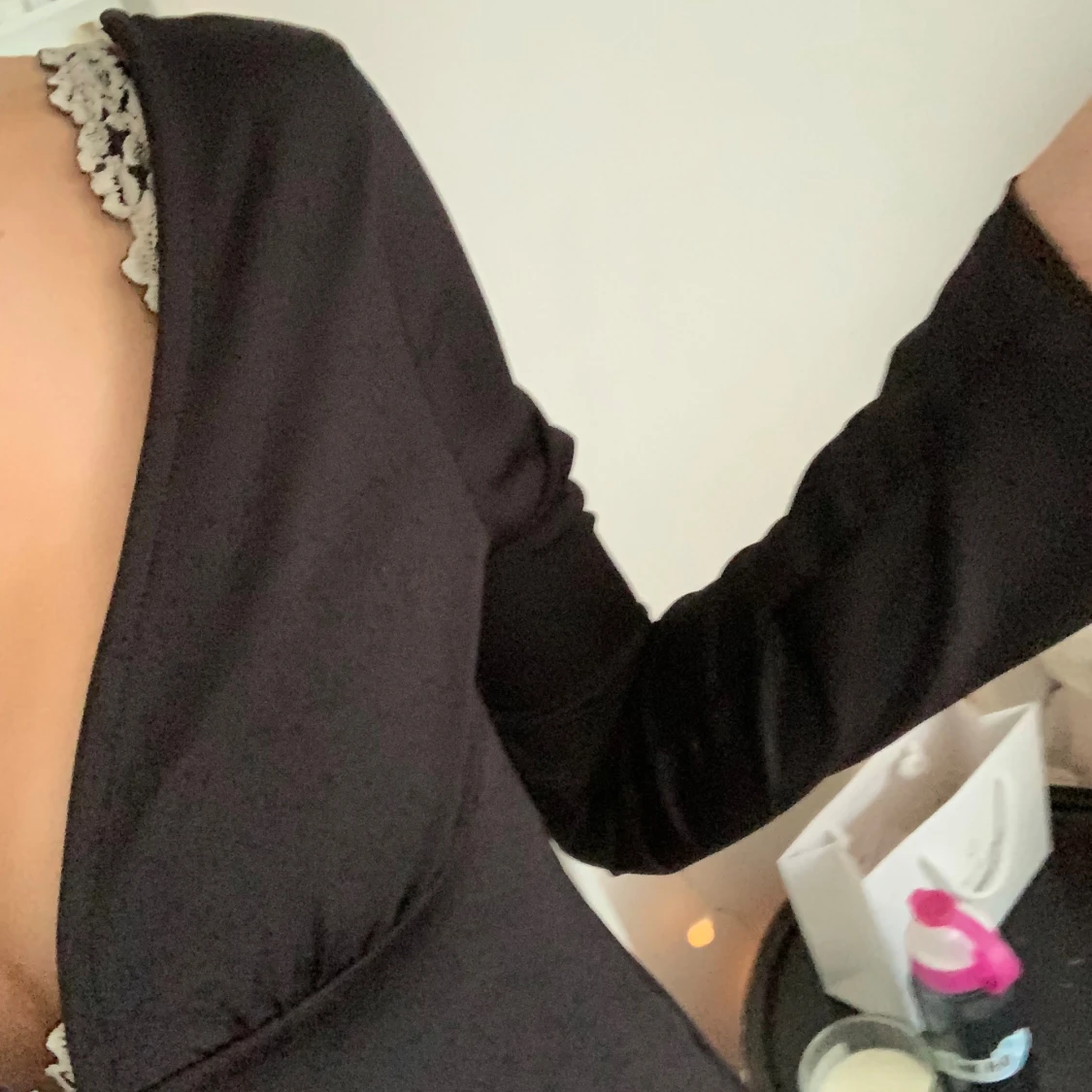 Svart långärmad omlottopp med öppen rygg - 2