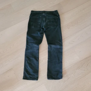 Nudie jeans - Riktigt feta nudie slim jim! Härlig vintage mörkgrå tvätt. Passar 31/32. 