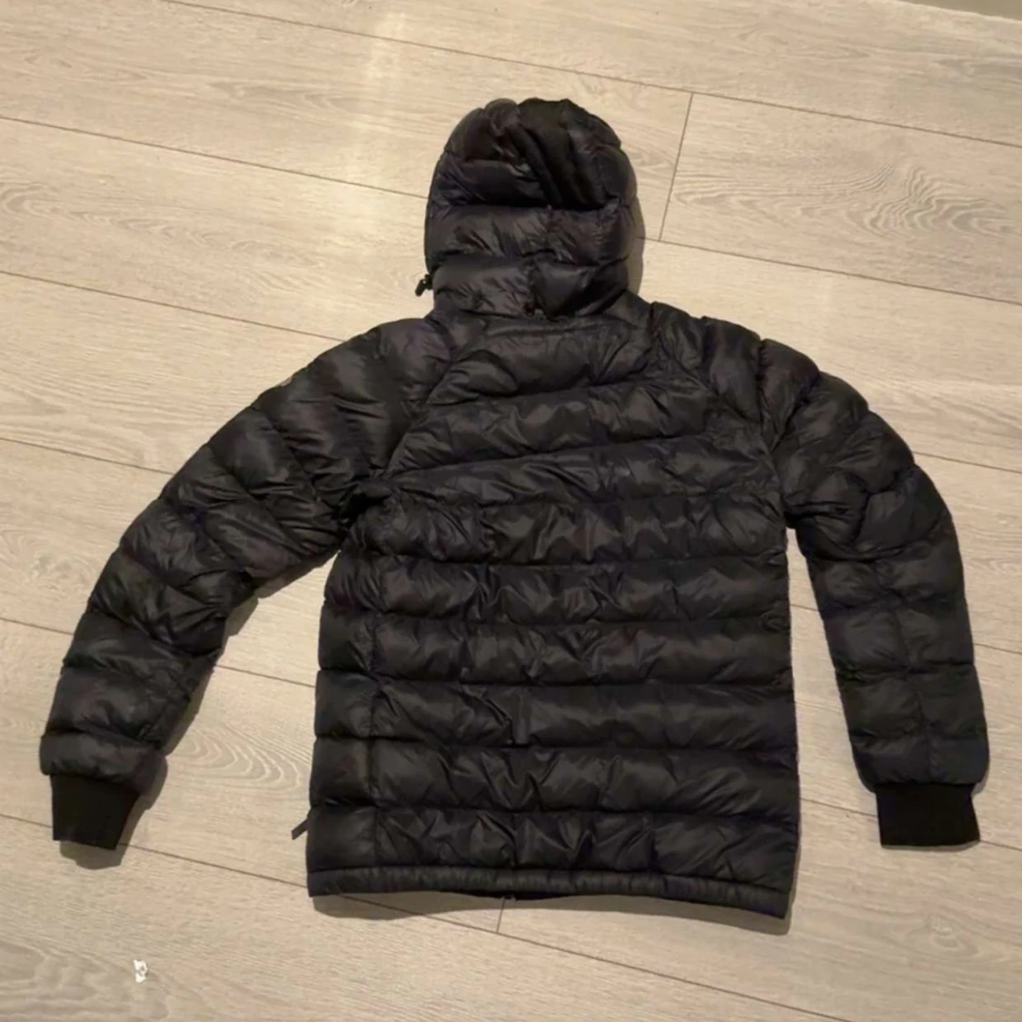 Svart Peak Performance pufferjacka - 2